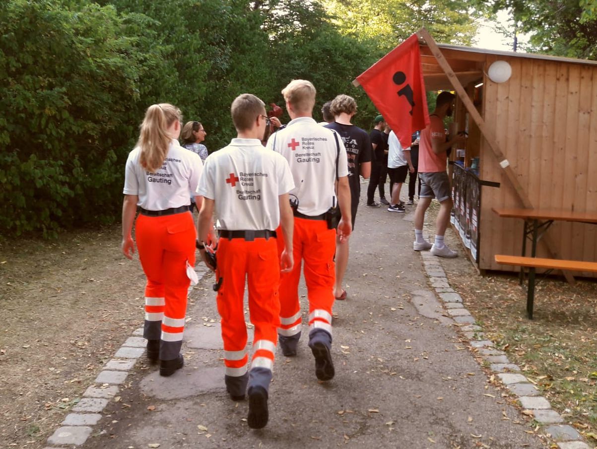 SanitäterInnen auf der Absicherung des Gautinger Festivals „Kult“