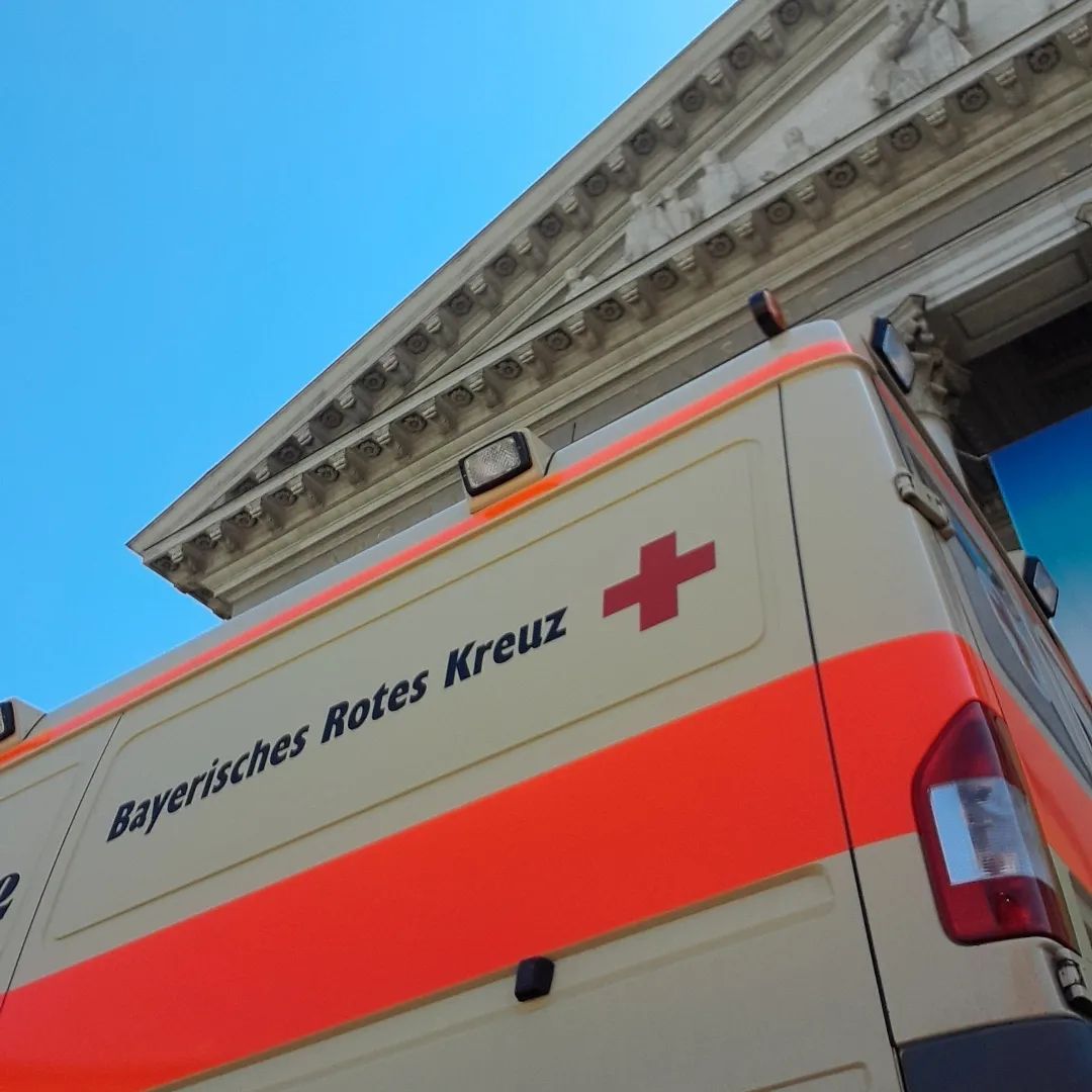 Der Gautinger Hintergrund-RTW bei der Absicherung des Mammutmarschs in München